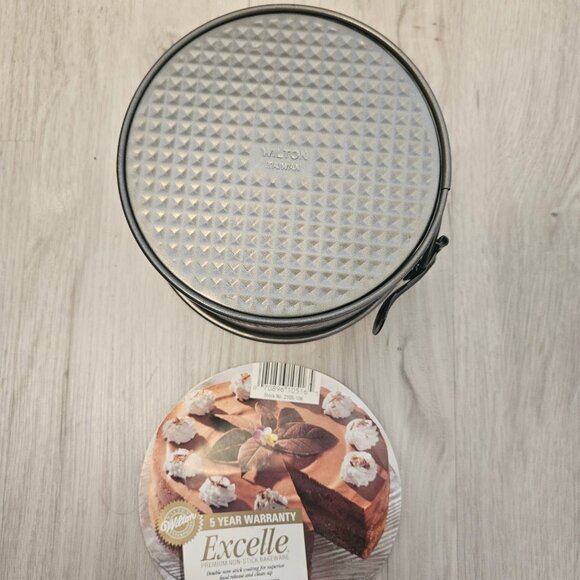 Wilton Everyday 6-Inch Non-Stick Springform Pan - Picture 2 of 8